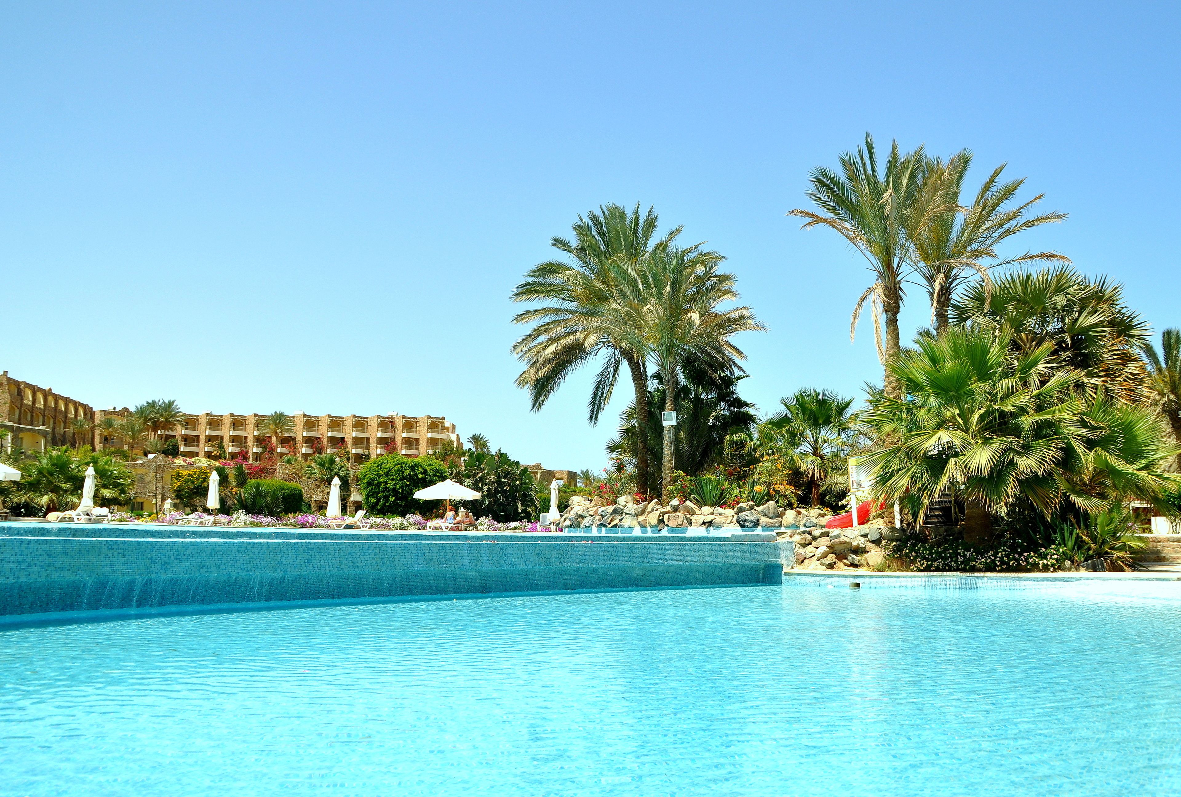 3 من حمّامات السباحة الخارجية