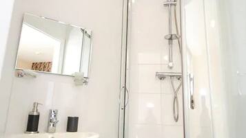 Shower, free toiletries, towels