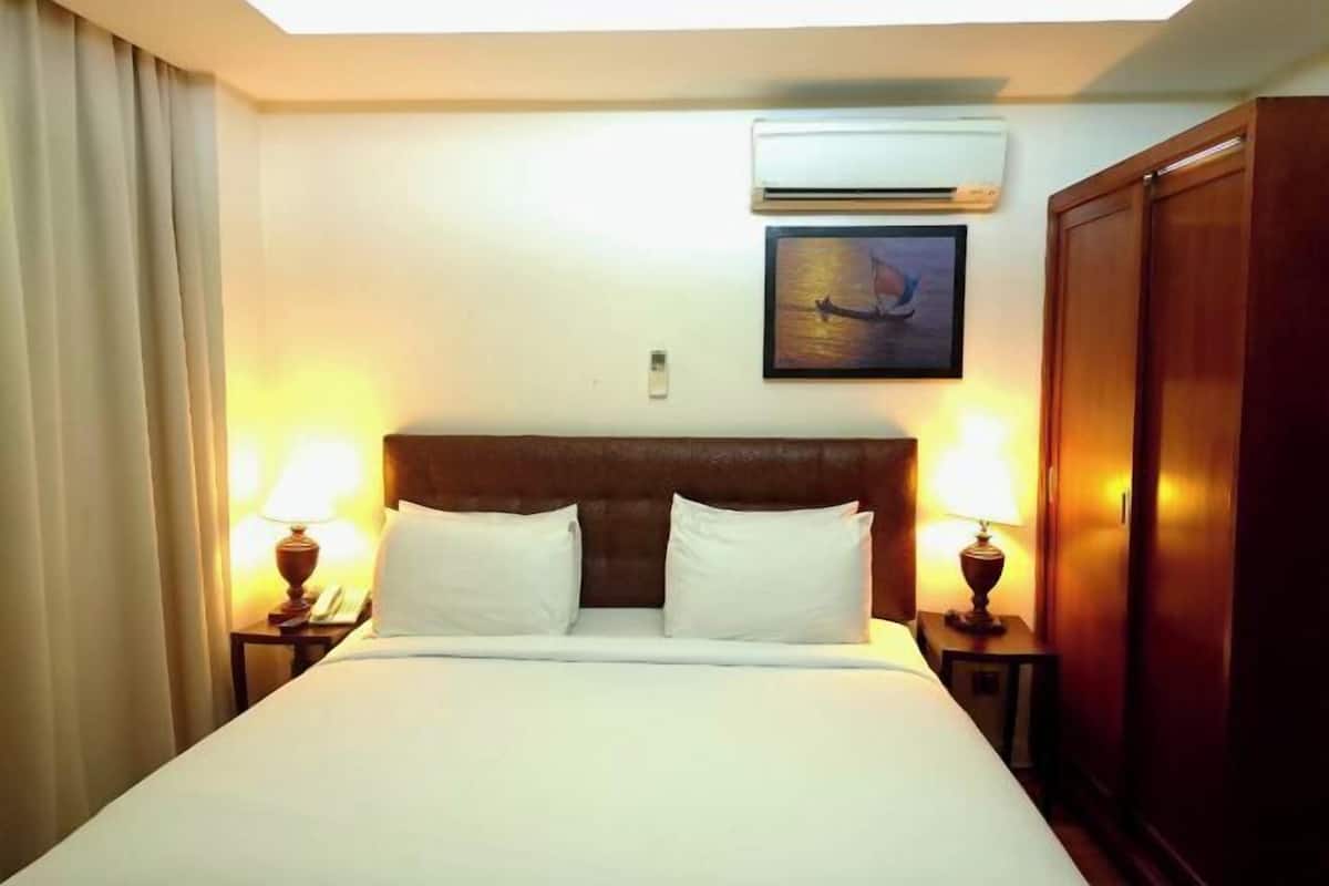 Minibar, in-room safe, desk, blackout drapes