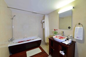 Chambre Exécutive | Baignoire relaxante profonde