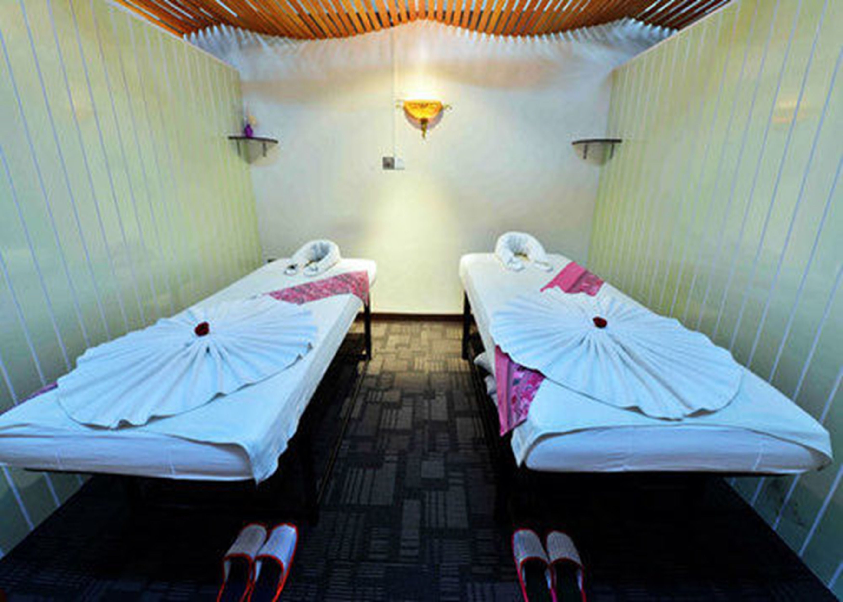 body treatments, aromatherapy, body scrubs, facials, reflexology