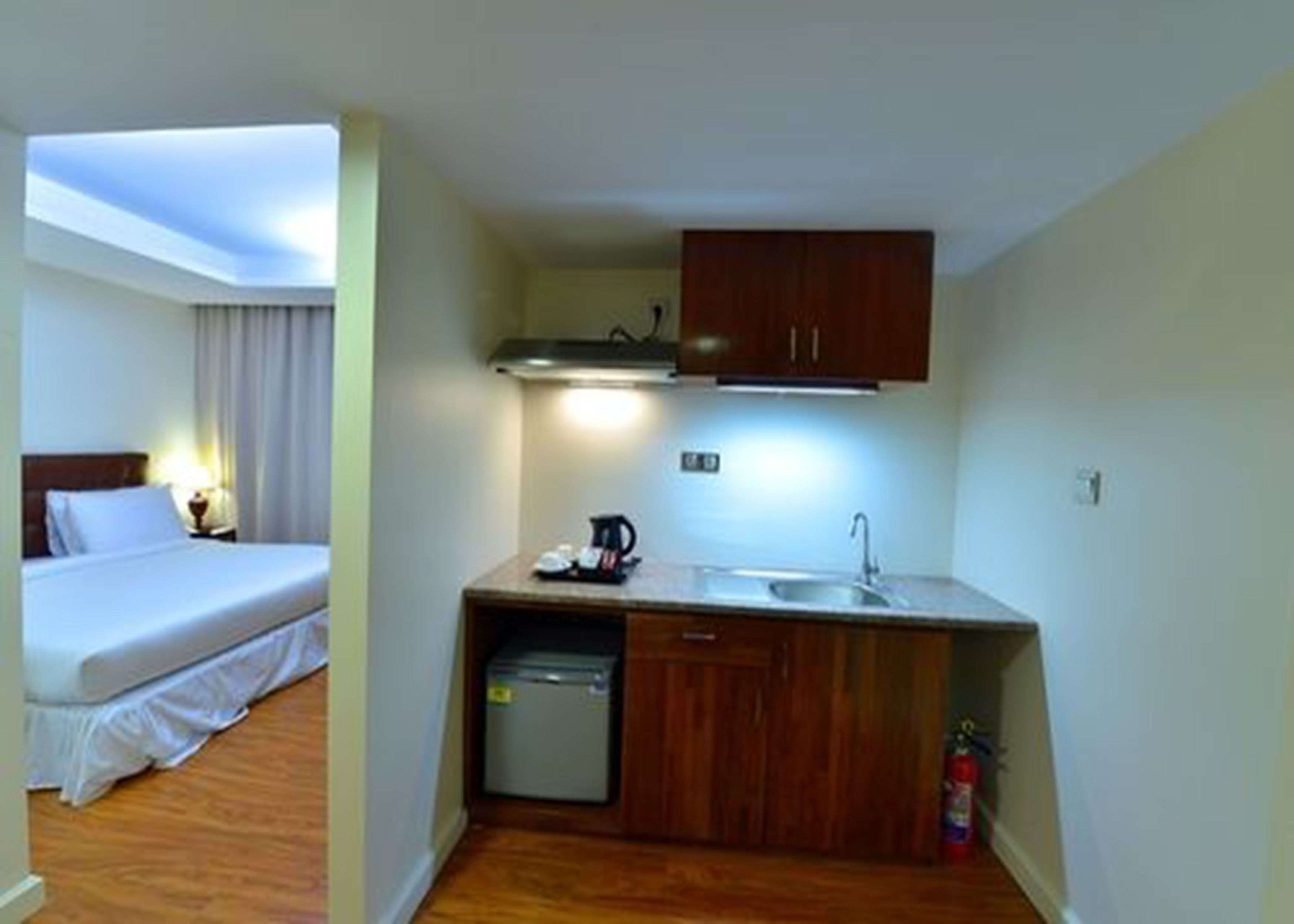 cherry deluxe room | minibar, in-room safe, desk, blackout curtains