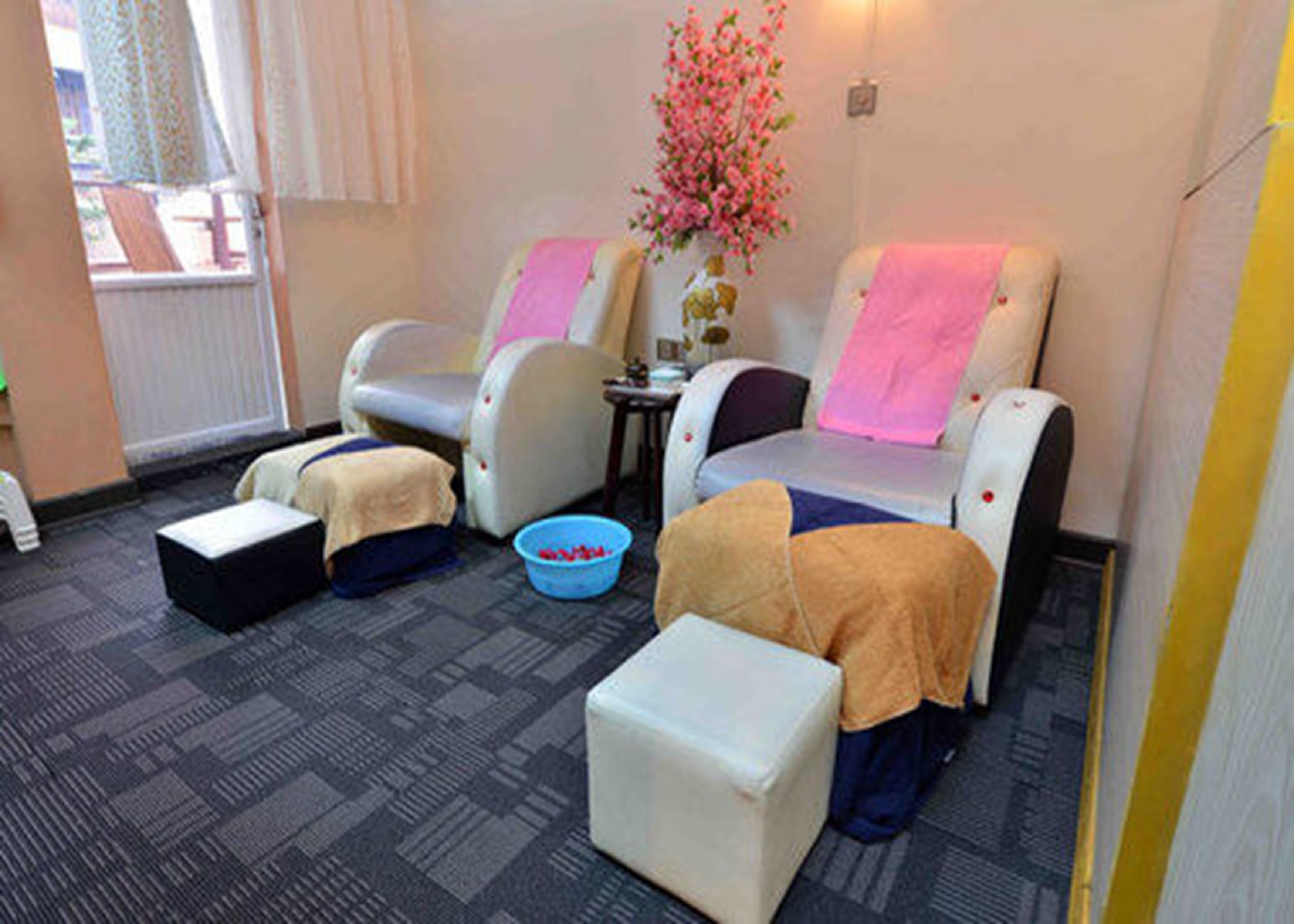 body treatments, aromatherapy, body scrubs, facials, reflexology