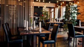 Breakfast, lunch, dinner served; international cuisine