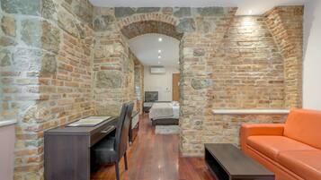 Deluxe Double Room | Premium bedding, minibar, in-room safe, desk