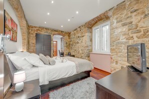 Habitación doble Deluxe | Ropa de cama de alta calidad y minibar