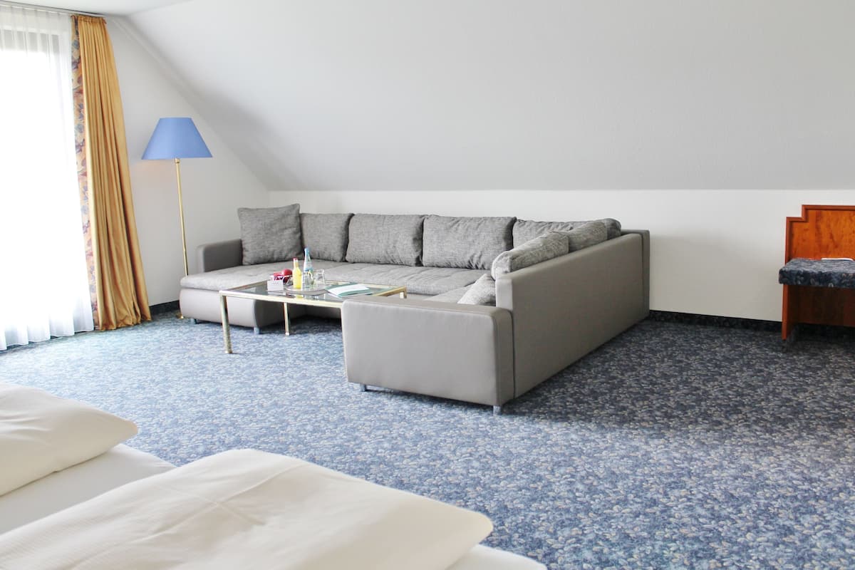 Comfort-studiosuite | Allergivenligt sengetøj, senge med topmadrasser, minibar