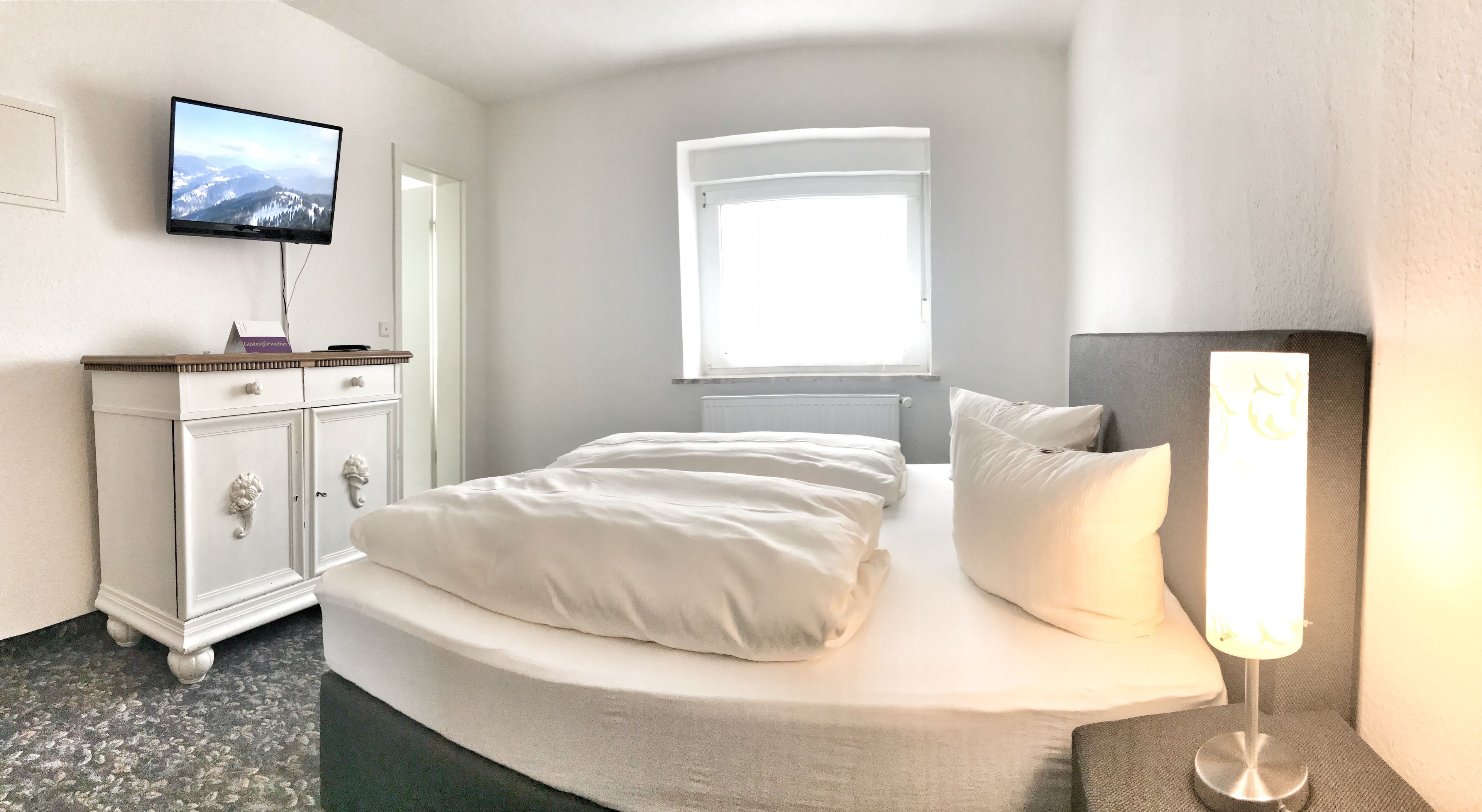 Allergikerbettwaren, Pillowtop-Betten, Minibar, Zimmersafe