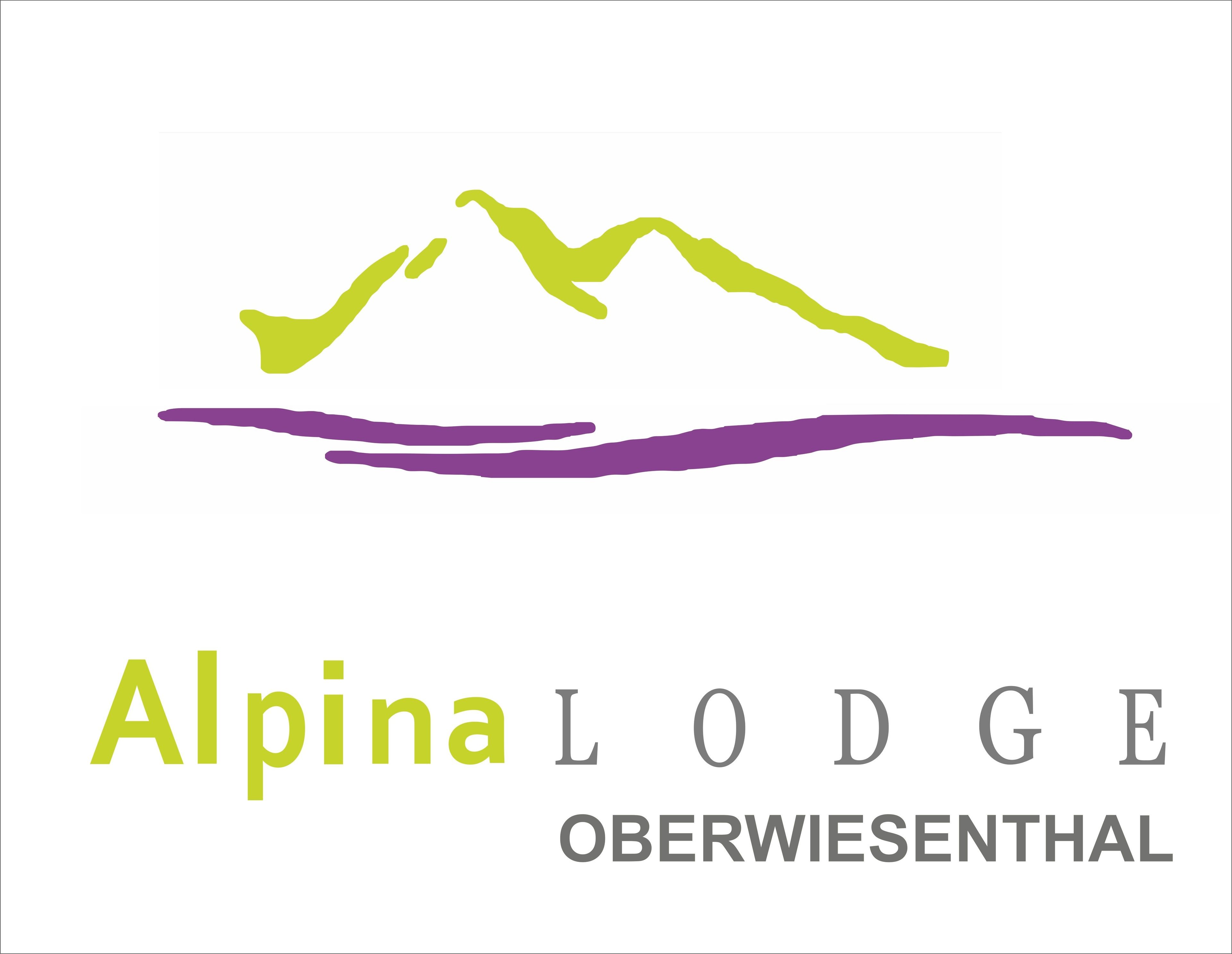 Das Logo von Alpen Lodge Oberwiesenthal zeigt stilisierte Berggipfel und den Namen der Lodge.