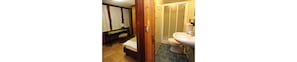 Habitación con 2 camas individuales, vista a la montaña (twin) | Baño
