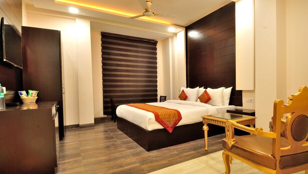 Studio (Free one-way airport / train station ) | Premium bedding, minibar, desk, soundproofing - Hotel Kings Inn (New Delhi)