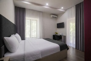 Comfort tweepersoonskamer, balkon | Een kluis op de kamer, geluiddichte muren, een strijkplank/strijkijzer