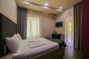 Comfort Double Room, Balcony | In-room safe, soundproofing, iron/ironing board, free WiFi