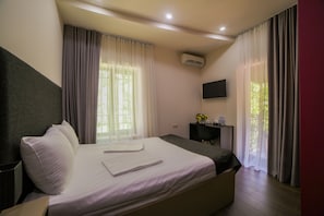 Comfort Double Room, Balcony | In-room safe, soundproofing, iron/ironing board, free WiFi - Elysium Gallery Hotel (Yerevan)