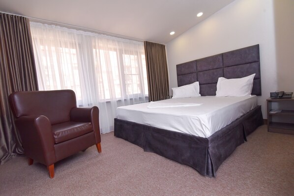 Superior Double or Twin Room, 1 Bedroom | In-room safe, soundproofing, iron/ironing board, free WiFi
