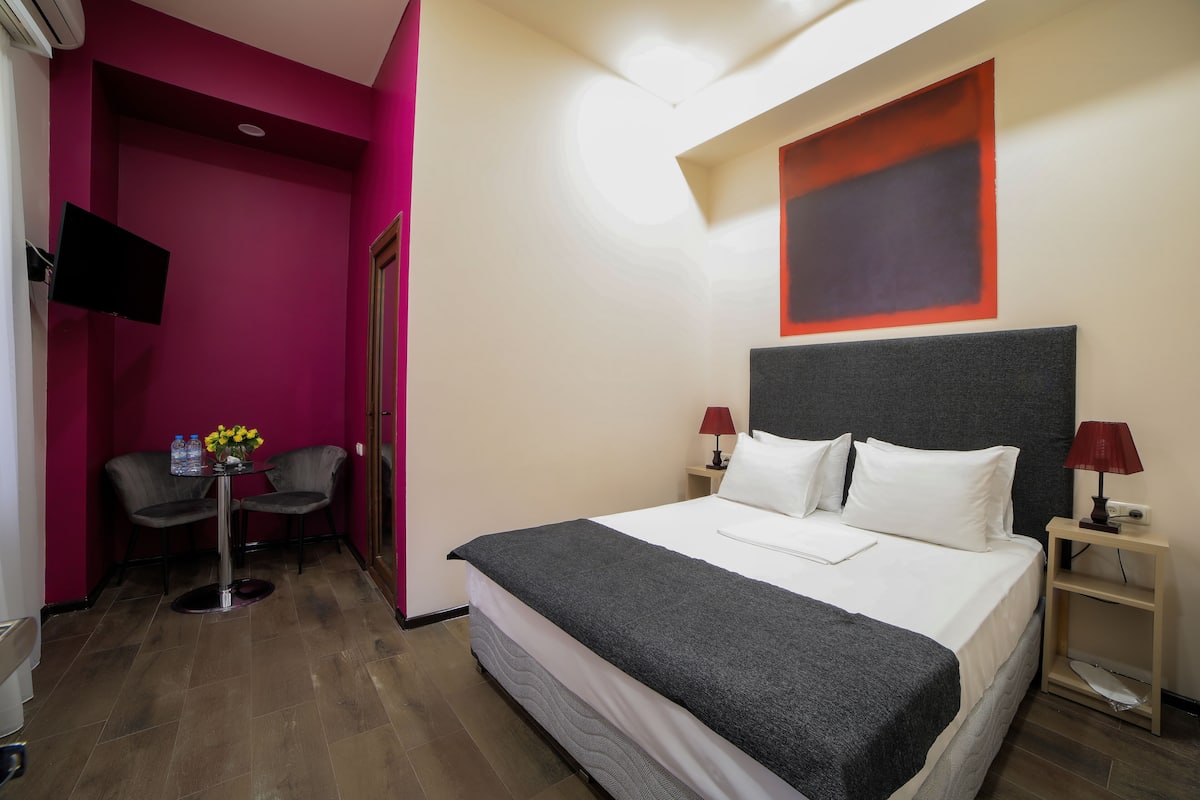Zimmersafe, schallisolierte Zimmer, Bügeleisen/Bügelbrett