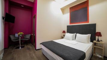 In-room safe, soundproofing, iron/ironing board, free WiFi