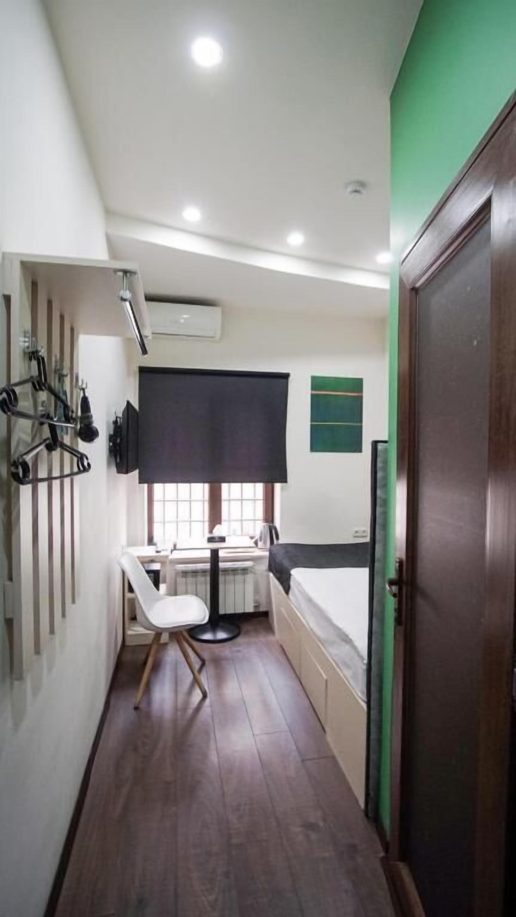 Economy Single Room | In-room safe, soundproofing, iron/ironing board, free WiFi