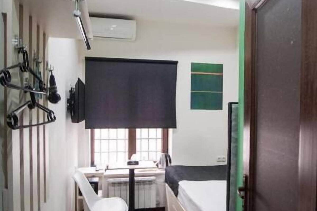 Economy Single Room | In-room safe, soundproofing, iron/ironing board, free WiFi