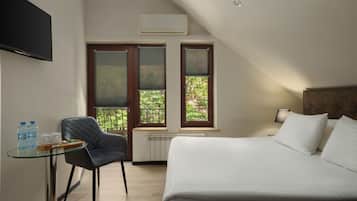 Comfort-Doppelzimmer, Balkon | Hochwertige Bettwaren, Zimmersafe, Verdunkelungsvorhänge