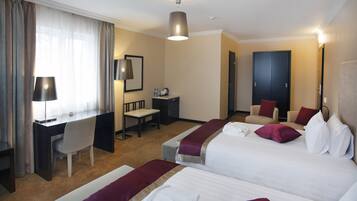 Select Comfort beds, in-room safe, desk, blackout curtains