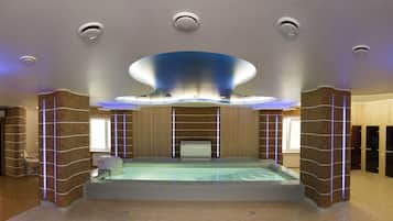 Indoor spa tub