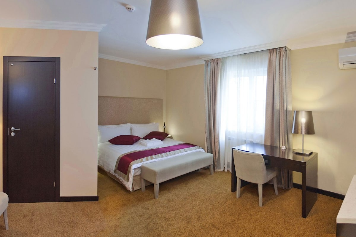 Standaard tweepersoonskamer | 1 slaapkamer, Select Comfort-bedden, een kluis op de kamer, een bureau