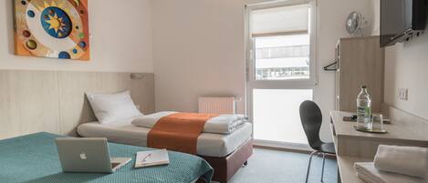 Einzelzimmer | Schreibtisch, Verdunkelungsvorhänge, kostenloses WLAN, Bettwäsche