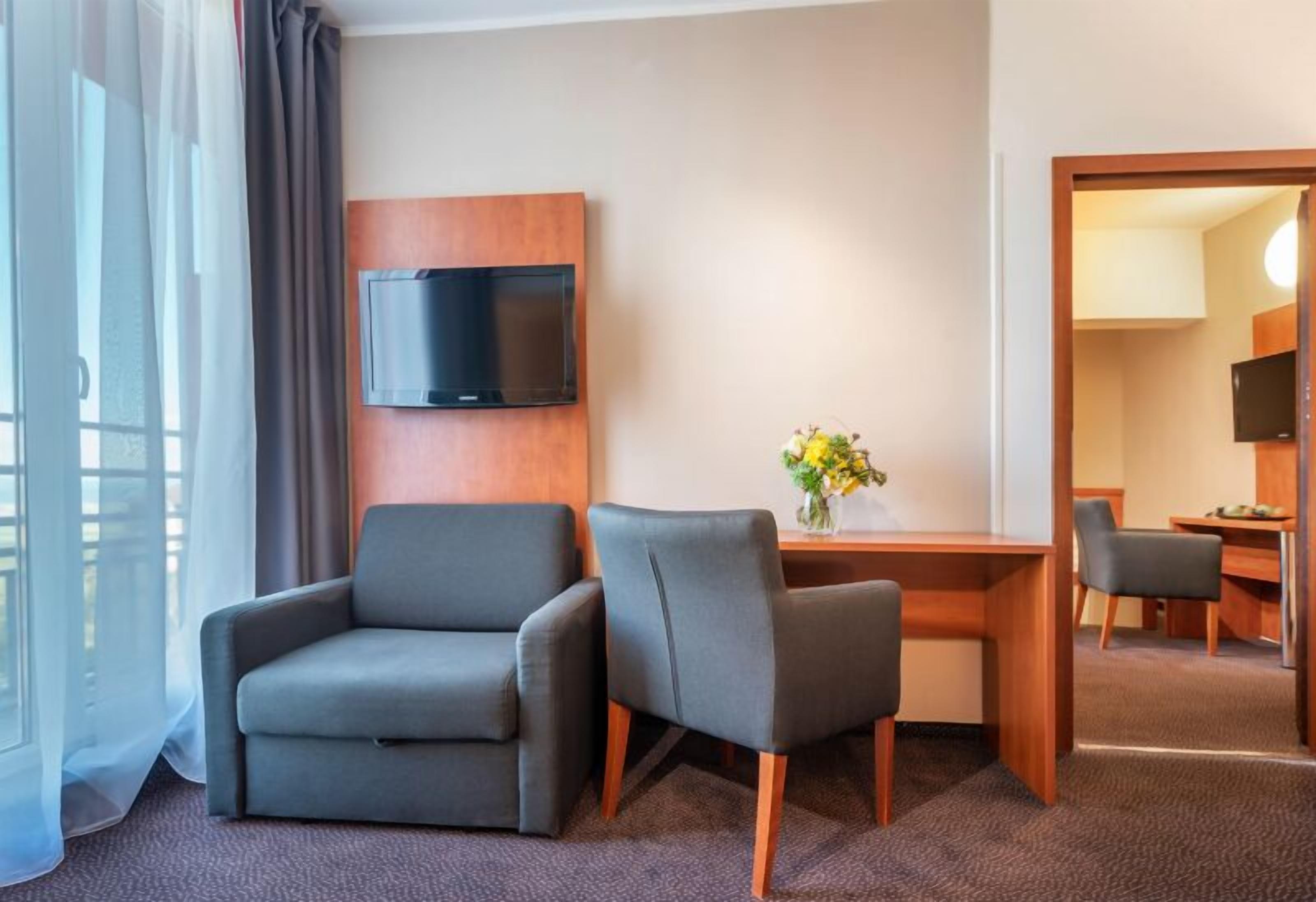 family room | in-room safe, desk, laptop workspace, wifi