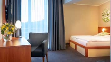 In-room safe, desk, laptop workspace, WiFi
