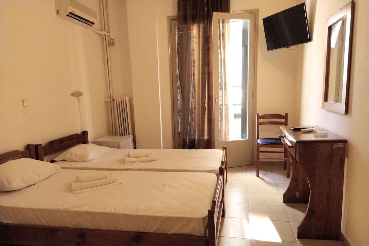 Free cribs/infant beds, free WiFi, bed sheets