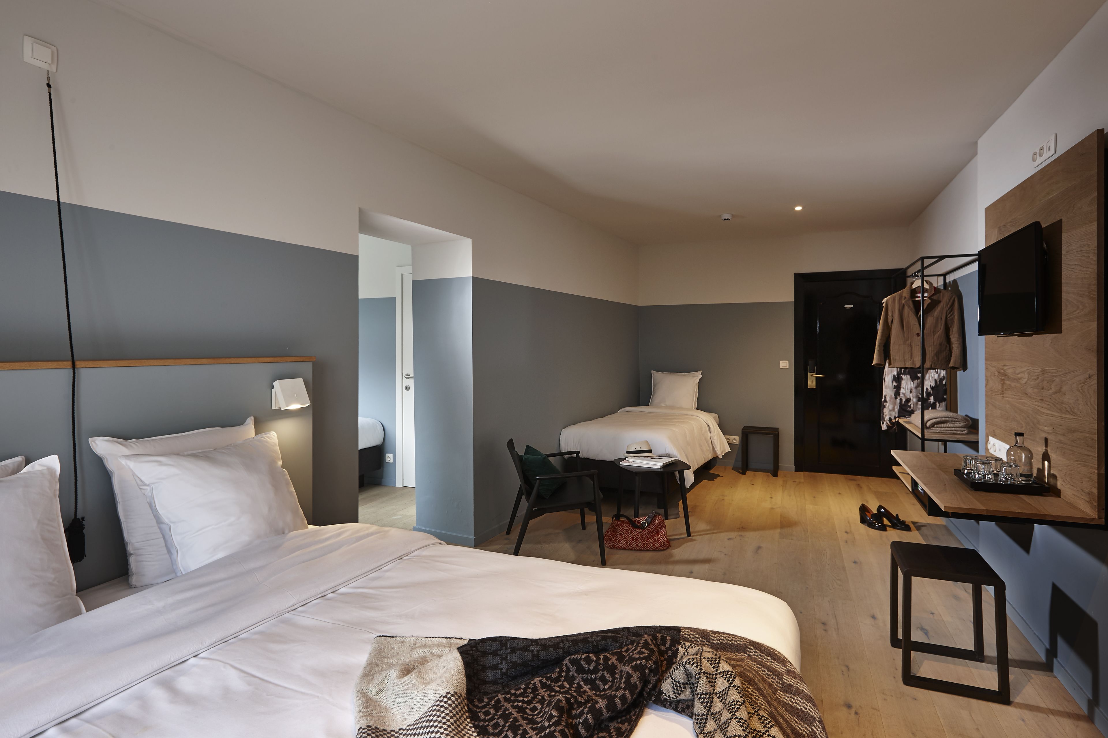 family room | in-room safe, desk, cots/infant beds, rollaway beds