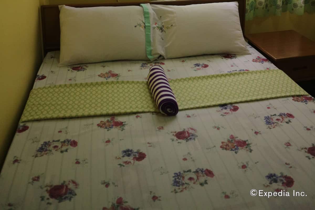 Standard Room, 1 Queen Bed | In-room safe, rollaway beds (surcharge), WiFi (free)