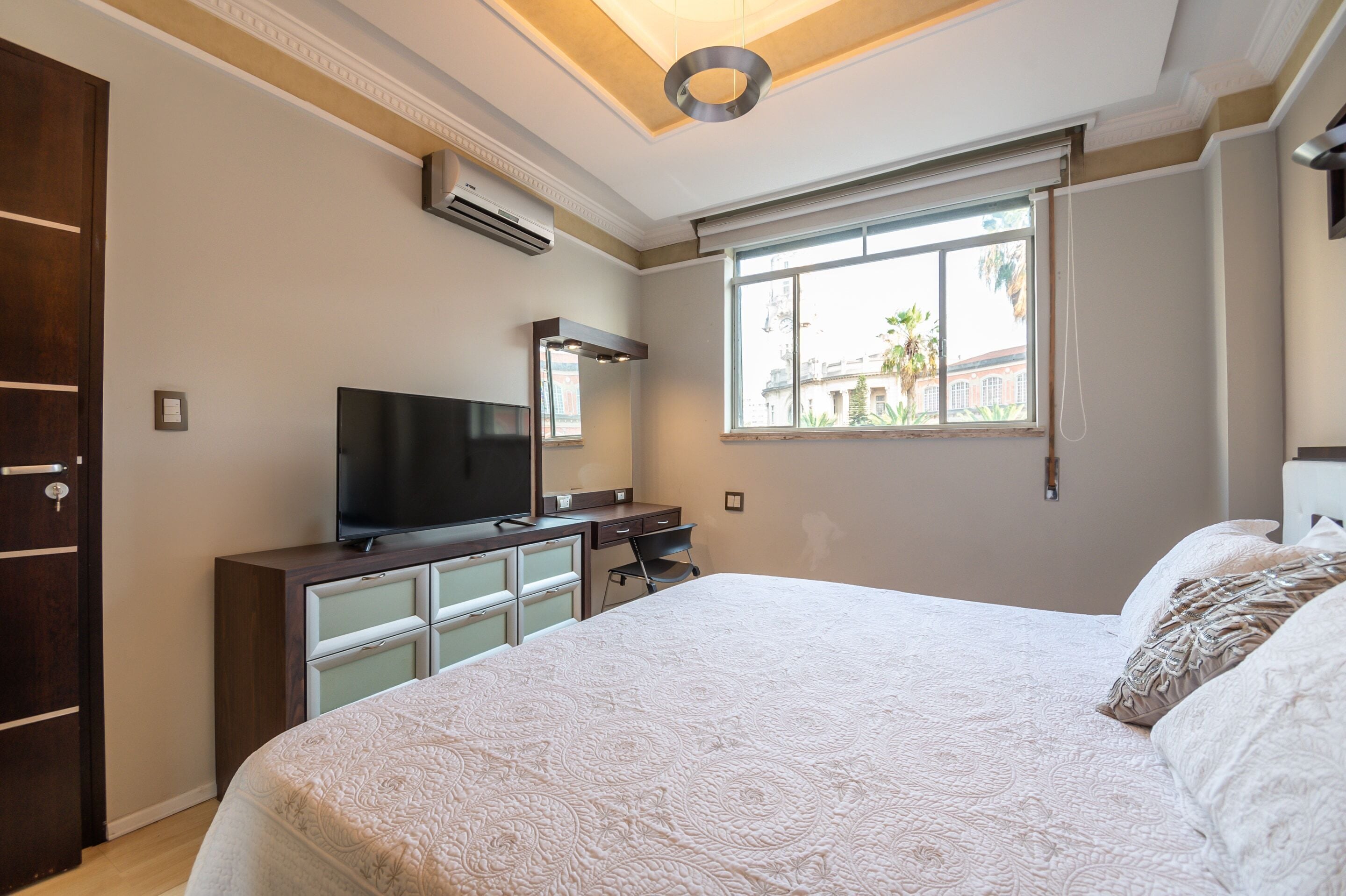 Frigobar, escrivaninha, Wi-Fi de cortesia, roupa de cama