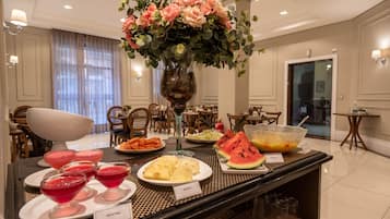 Desayuno buffet incluido todos los días