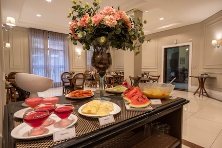 Desayuno buffet incluido todos los días