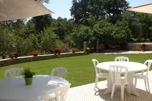 รับประทานอาหารกลางแจ้ง