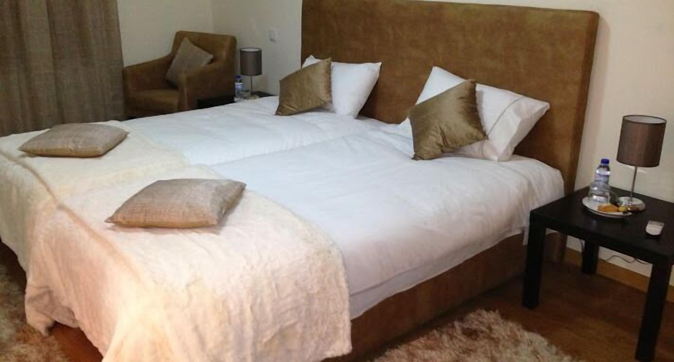 베이직 더블룸, 더블침대 1개, 전용 욕실 | 오리/거위털 이불, 메모리폼 침대, 책상, 간이 침대