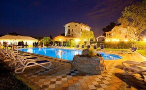 Outdoor pool - Castello dei Templari (Lucca)