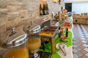 Free buffet breakfast - Castello dei Templari (Lucca)