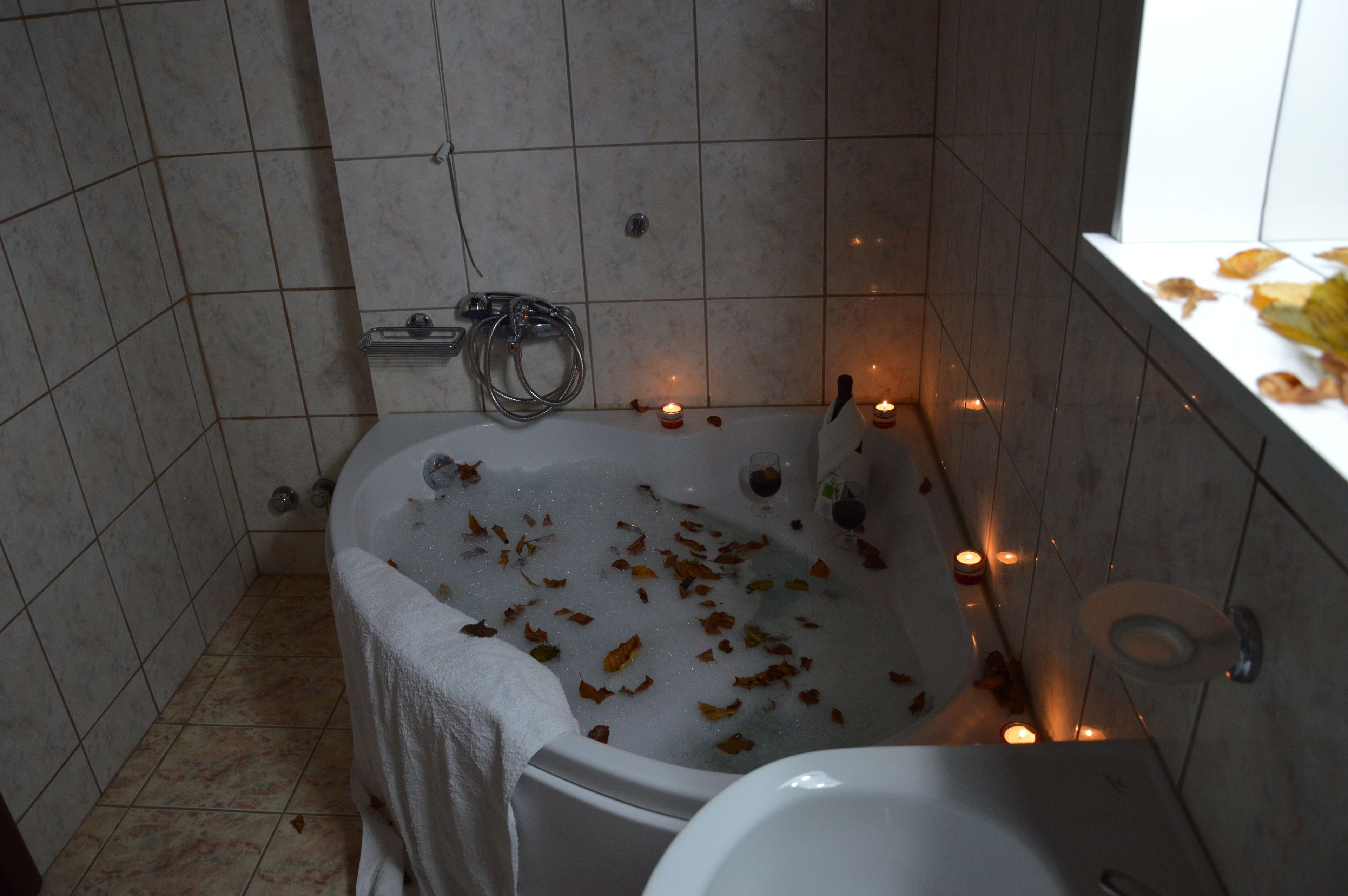 junior suite, fireplace, sea view | desk, bed sheets