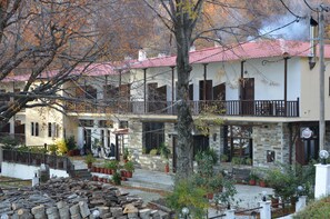 Exterior - Hani Zisi Hotel (Volos)