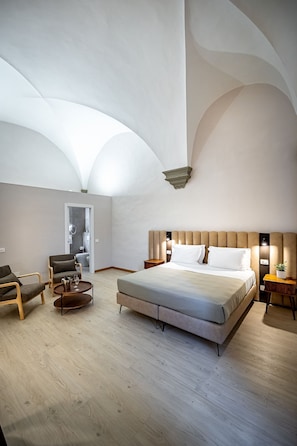 Chambre Double Supérieure, 1 trÚs grand lit | Literie de qualité supérieure, couette en duvet d'oie
