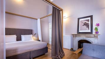 Suite, River View | Premium bedding, down duvets, in-room safe, desk