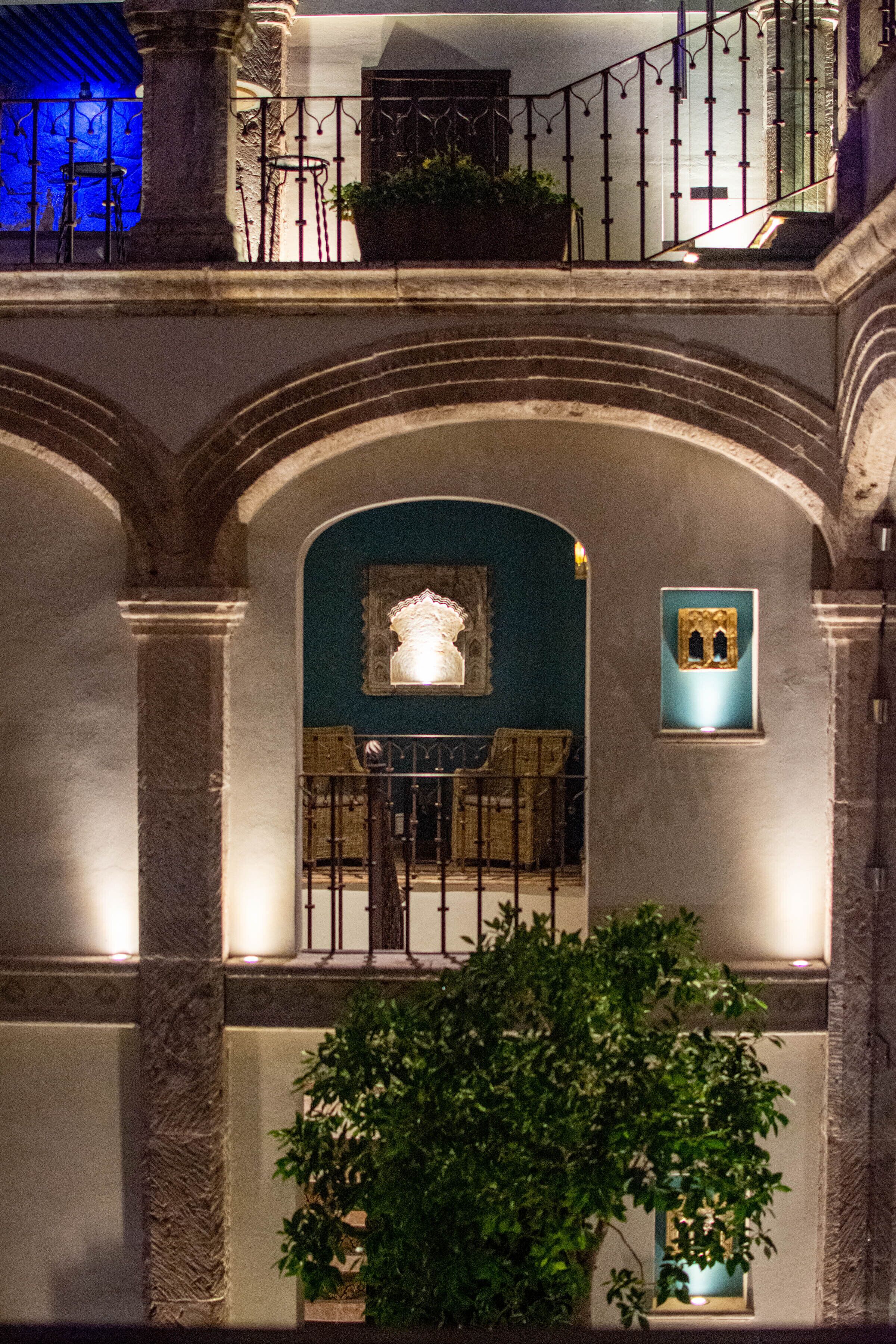 40-inch flat-screen tv with cable channels, tv, ipod dock