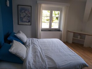 Free cots/infant beds, rollaway beds, free WiFi