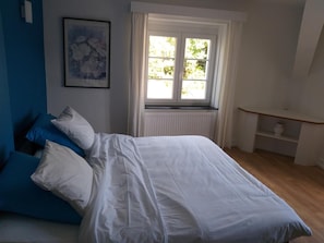 Free cots/infant beds, rollaway beds, free WiFi