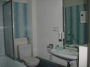 Combined shower/bathtub