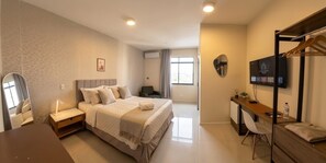 1 bedroom, minibar, desk, laptop workspace - San Phillip Flat Hotel (Fortaleza)
