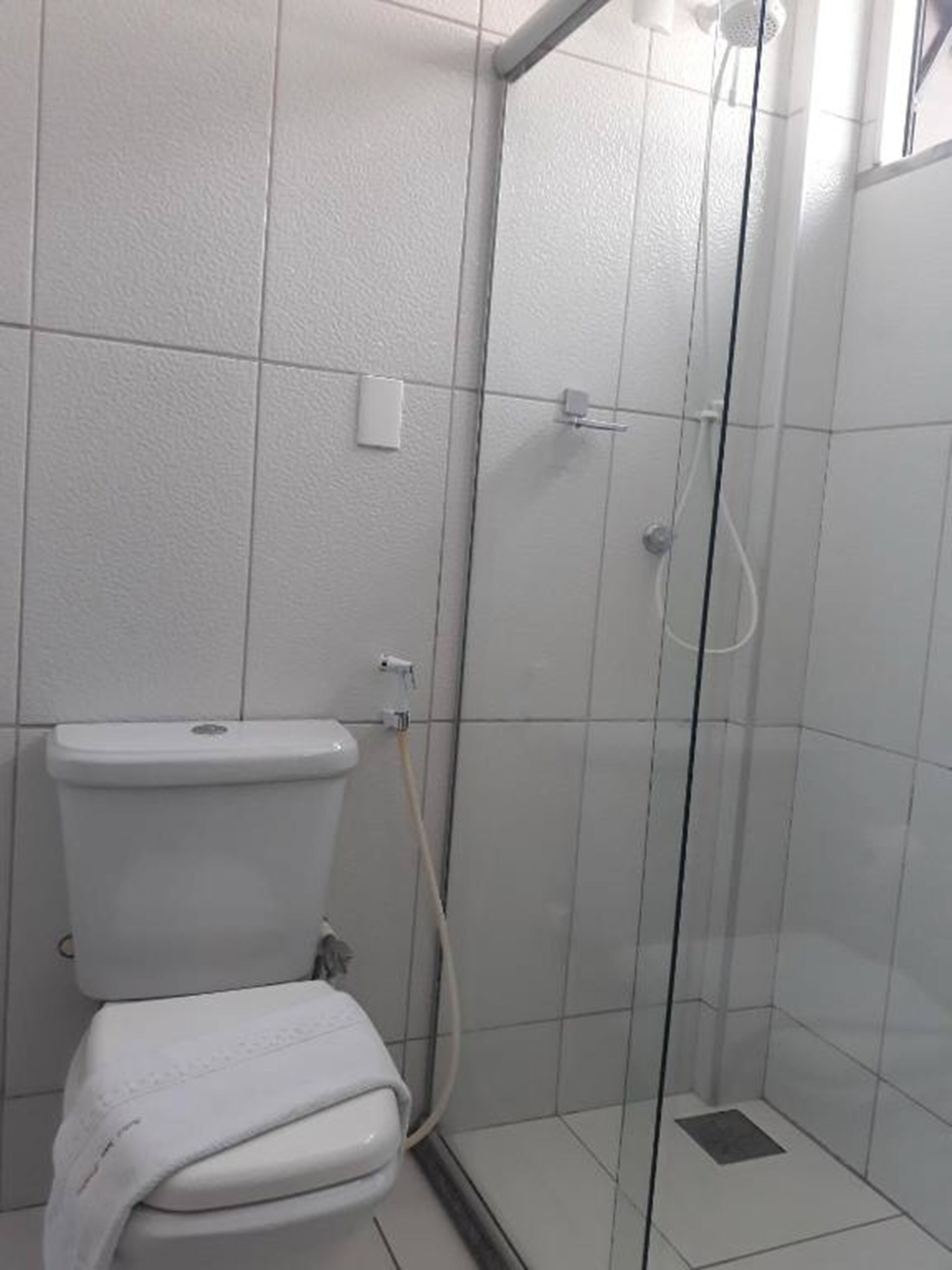 shower, free toiletries, towels